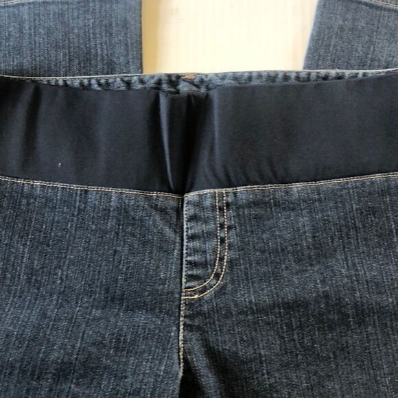 New Additions Maternity Jean Capri - Picture 3 of 5